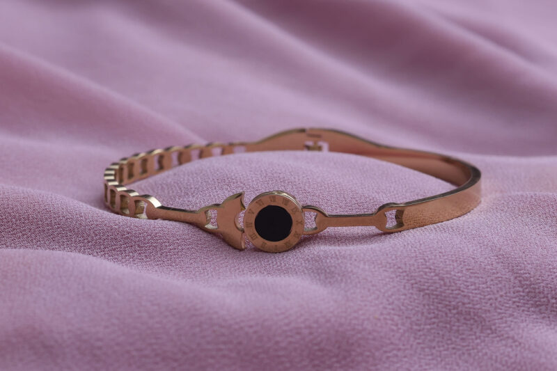 Gold-Tone Half-Chain and Onyx-Style Bangle - Image 3